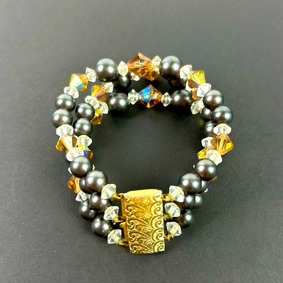Vintage Jewelry - Vintage triple strand crystal faux pearl bracelet